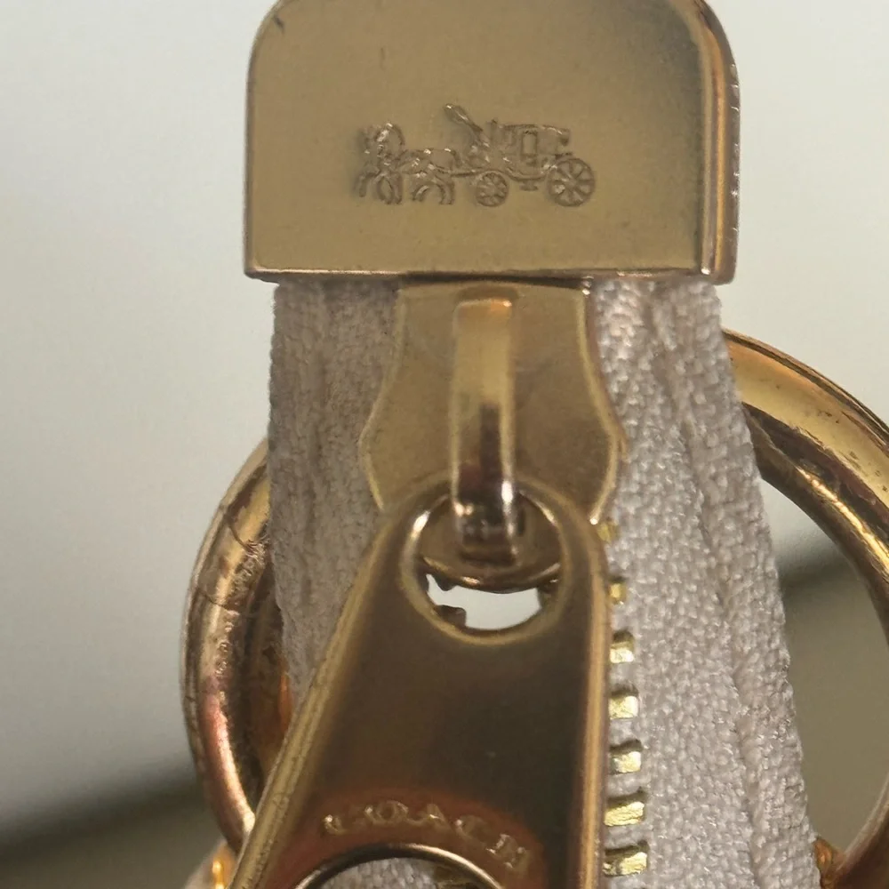 Coach Edi 31 Pebble, Leather Shoulder Bag Chalk/Tan – Authentic -
